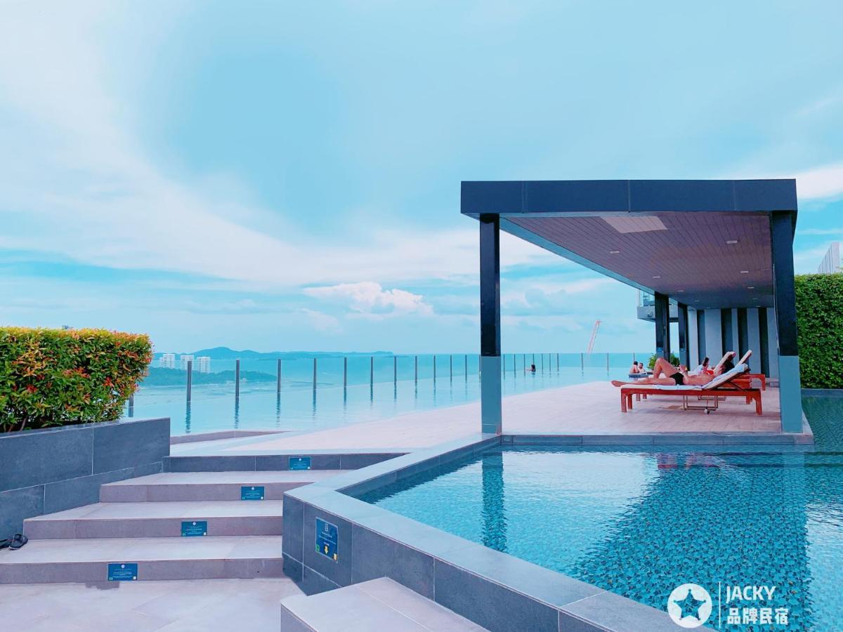The Base Seaview Holiday Inn Pattaya Luaran gambar