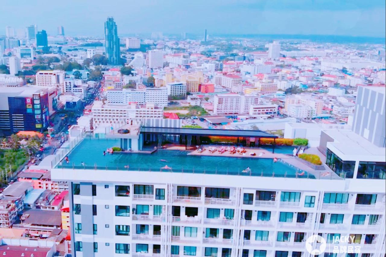 The Base Seaview Holiday Inn Pattaya Luaran gambar